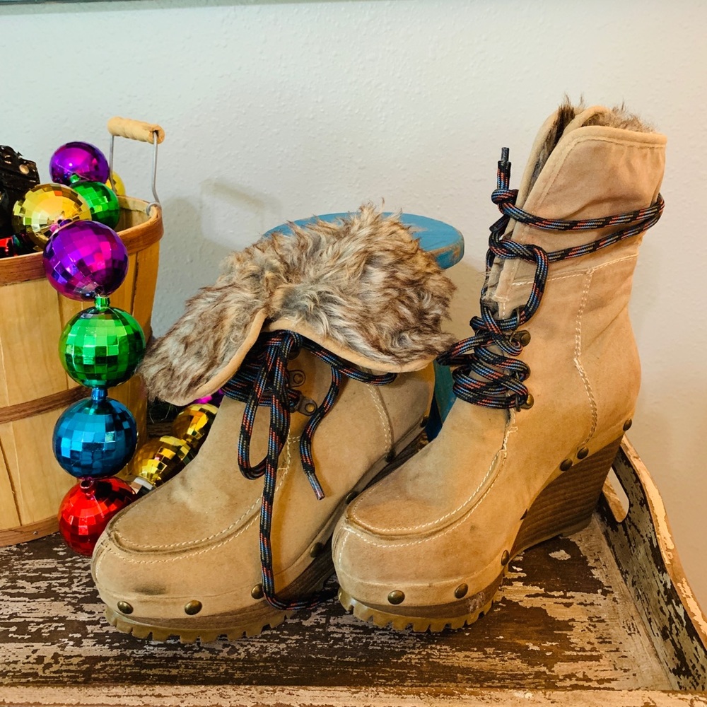 FUR-LINED LACE UP HIKING BOOTS  🥾 7